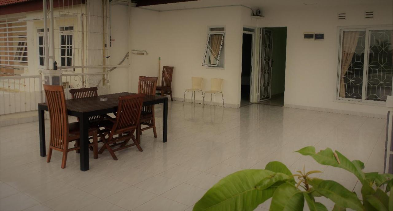 Aquina House Hotel Bogor Ngoại thất bức ảnh