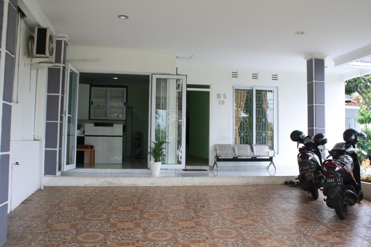 Aquina House Hotel Bogor Ngoại thất bức ảnh