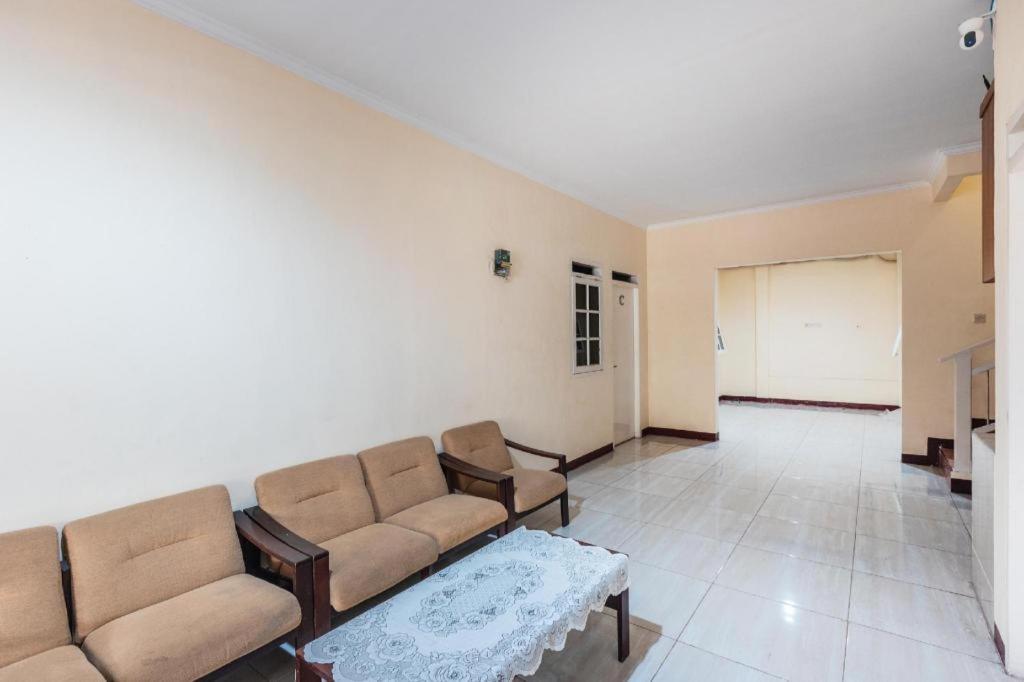 Aquina House Hotel Bogor Ngoại thất bức ảnh