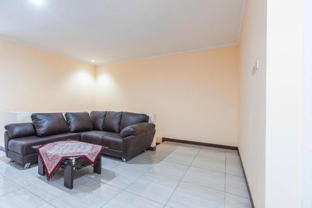 Aquina House Hotel Bogor Ngoại thất bức ảnh